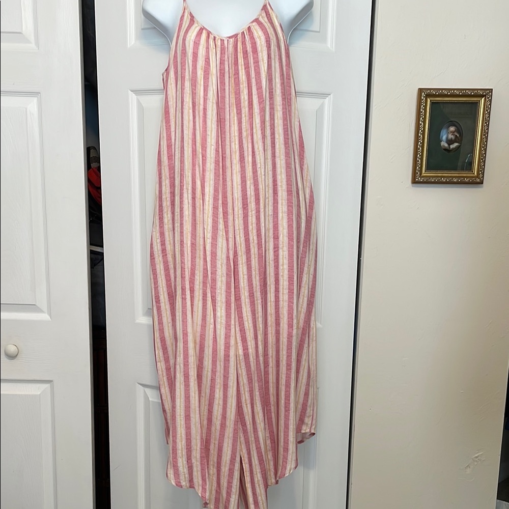 NWT HEYSON STRIPED PINK AND CREAM WIDE LEG SLEEVELESS JUMPSUIT. SIZE MEDIUM.